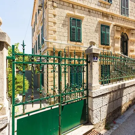 Apartment& Lukre / Lukre With Terrace * Dubrovnik